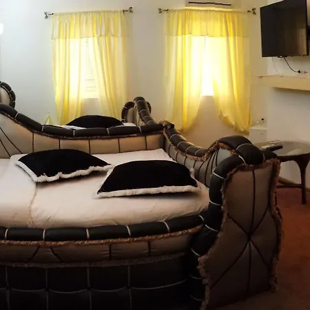 Hotel Bali Colosseum 4*